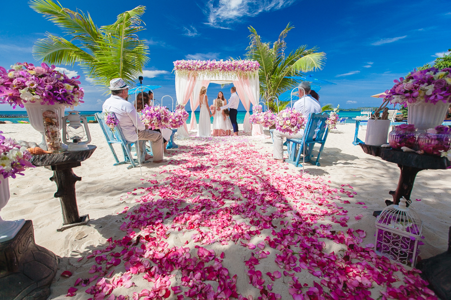 Beautiful fresh flower wedding ceremony at Suanya Hotel beach